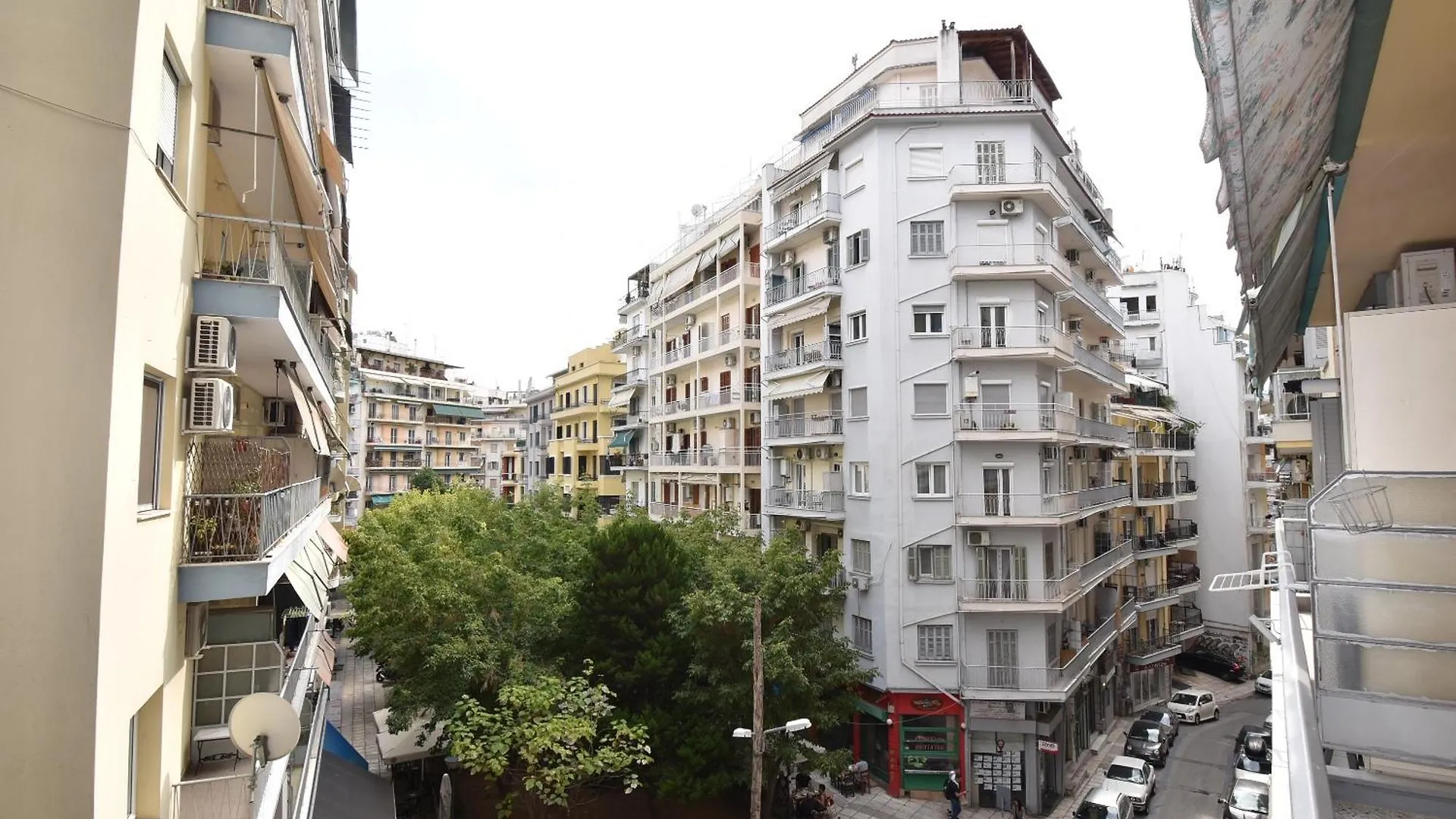 Huge N Happy Apartment Thessaloniki Greece