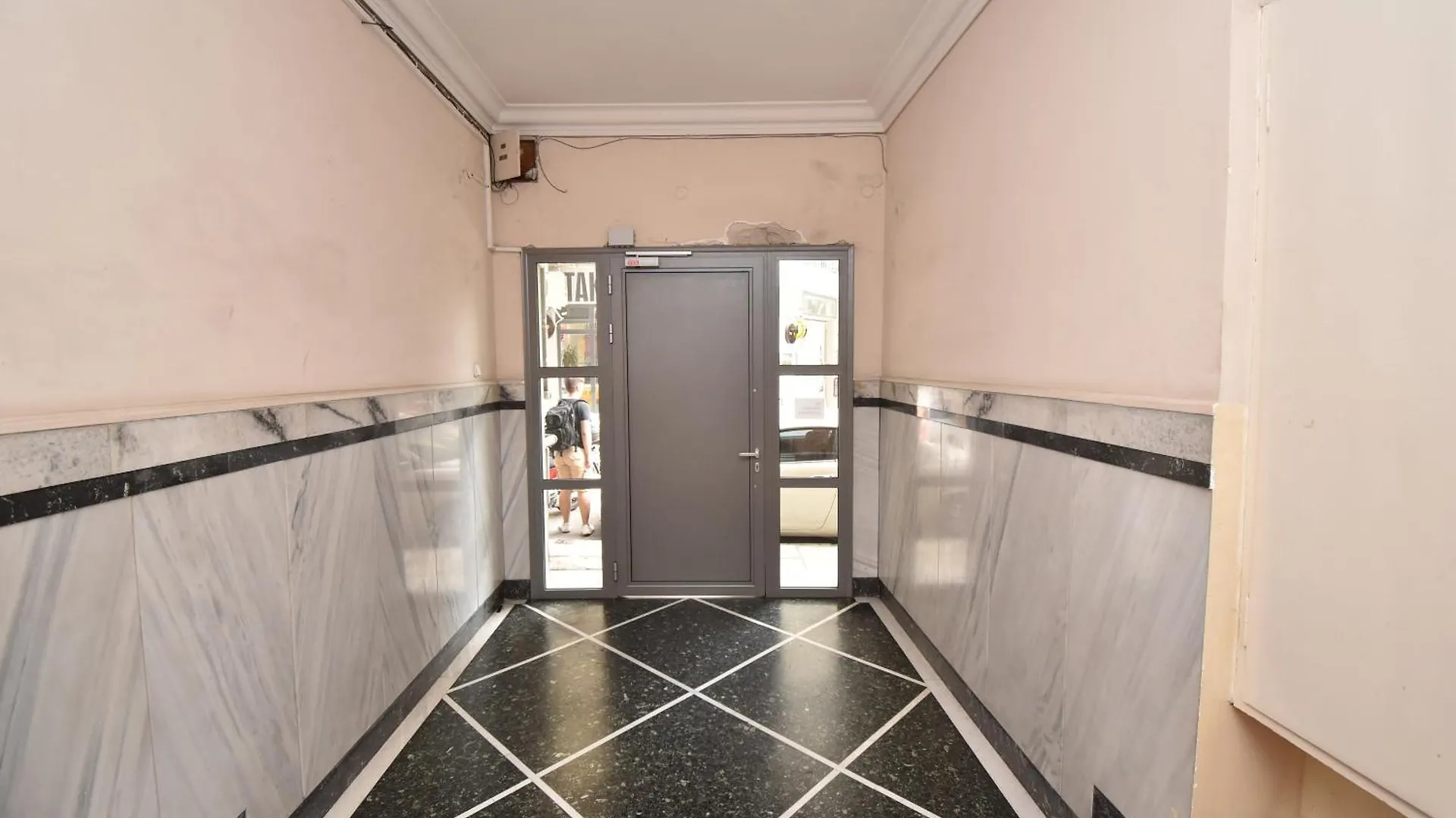 Huge N Happy Apartment Thessaloniki