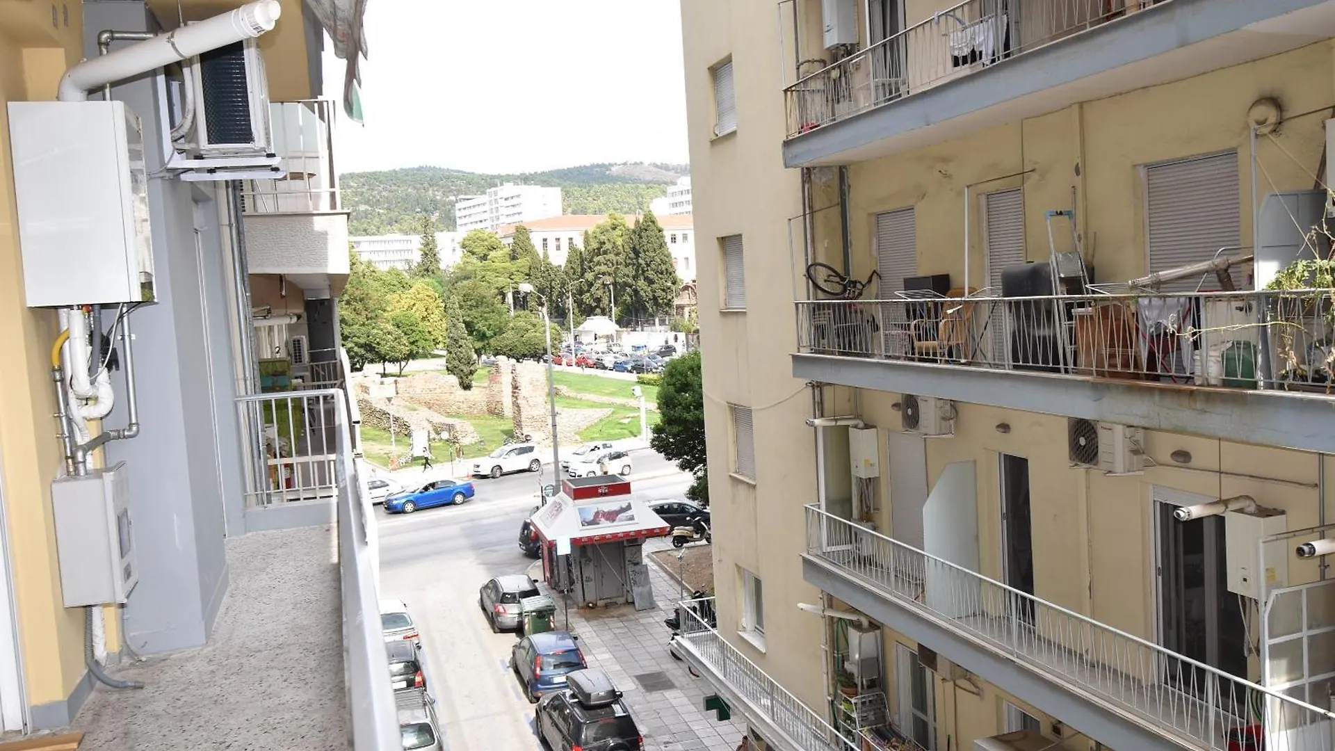Huge N Happy Apartment Thessaloniki